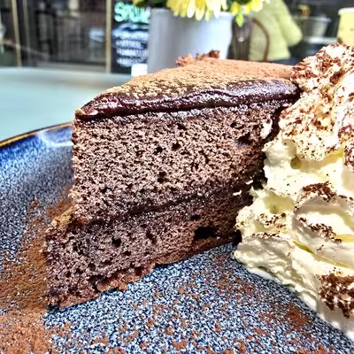 Sachertorte mit Schlagobers