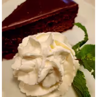 Sachertorte mit Schlagobers