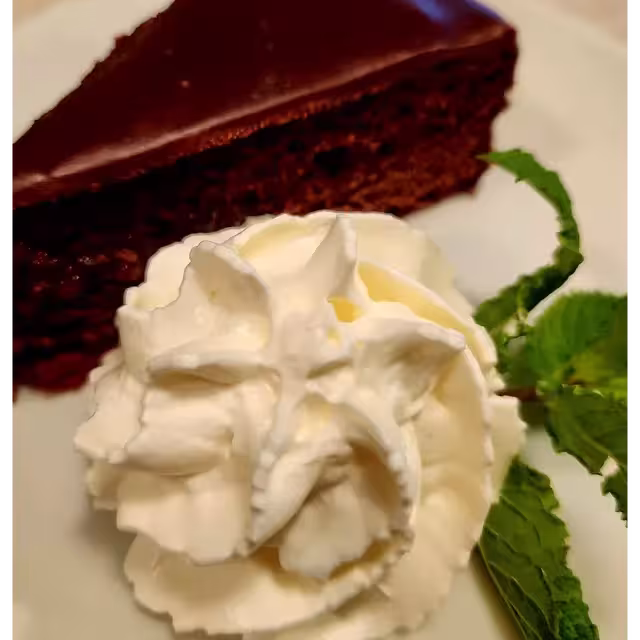 Sachertorte with cream