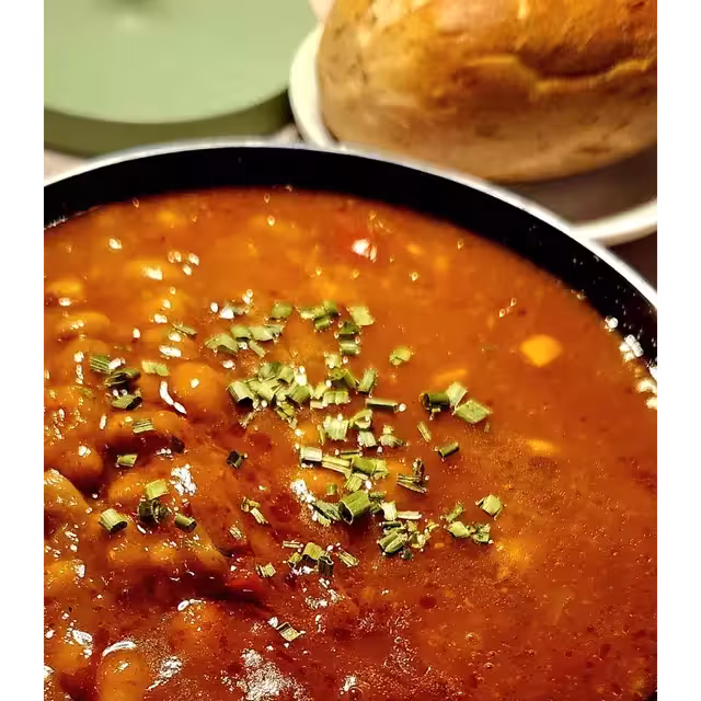 Serbian beans with onion salad
