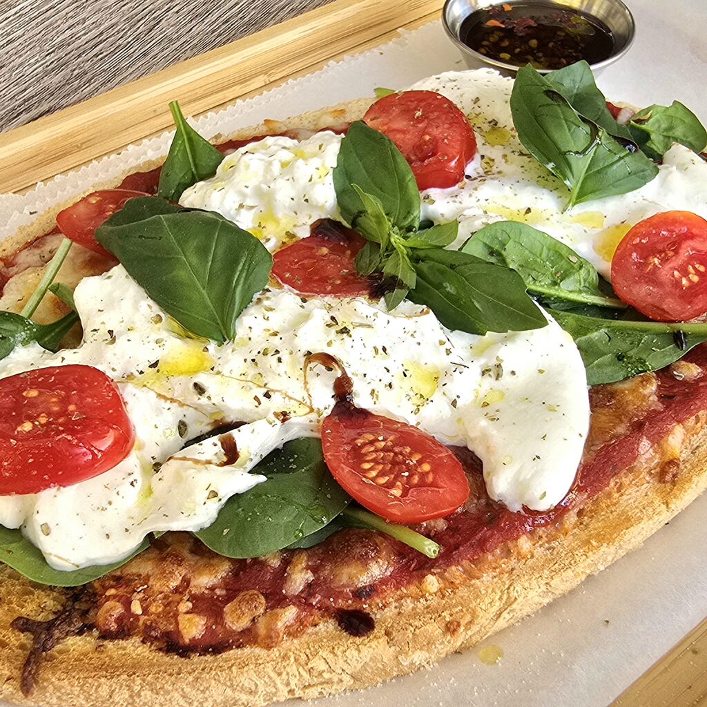 Pâine mediteraneană cu burrata